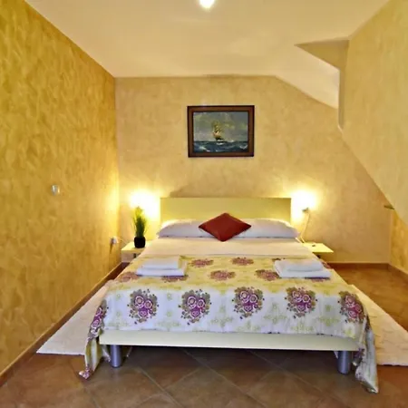 Klimatisierte In Tar Mit Garten, Terrasse Und Grill Apartman *
