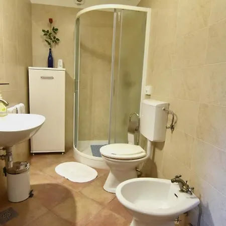 Klimatisierte In Tar Mit Garten, Terrasse Und Grill Apartamento *