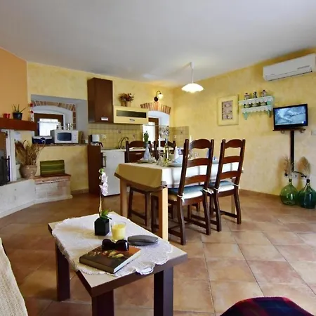 Apartment Klimatisierte In Tar Mit Garten, Terrasse Und Grill *