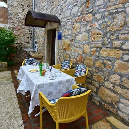 Klimatisierte In Tar Mit Garten, Terrasse Und Grill شقة *