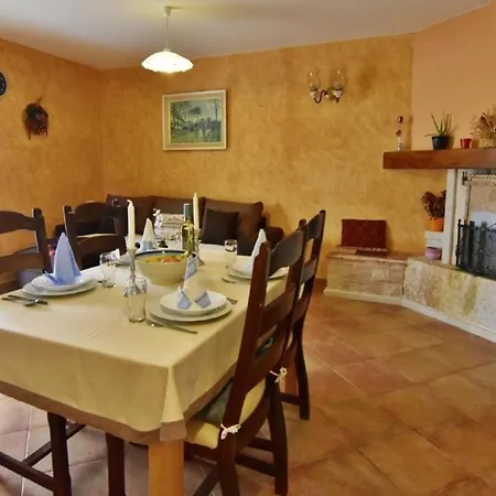 Klimatisierte In Tar Mit Garten, Terrasse Und Grill Apartment