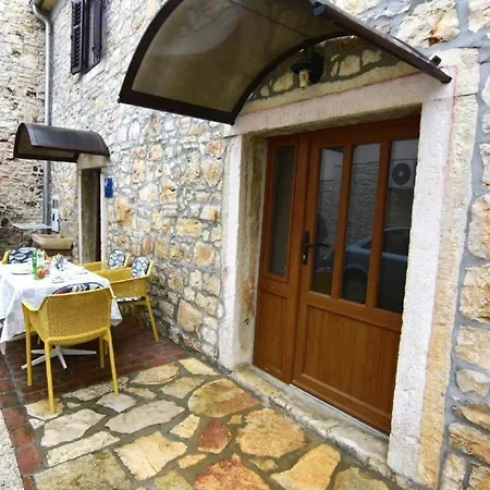 Klimatisierte In Tar Mit Garten, Terrasse Und Grill Apartment *